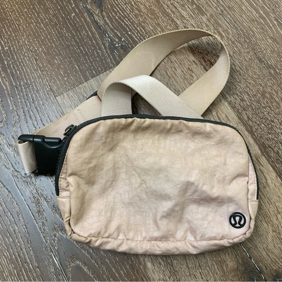 Lululemon dusty rose belt bag - Picture 1 of 9